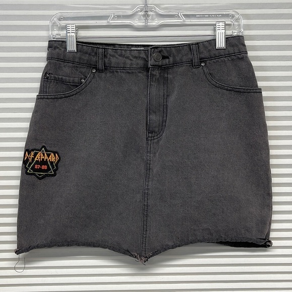 Junk Food Faded Black Def Leppard Patch Denim Jean Mini Skirt Size 5 - Picture 2 of 9
